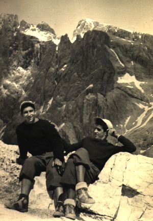 Benni e Luigi in cima al Rosetta 1954